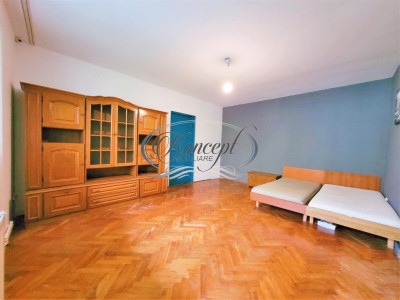 Apartament decomandat, pe strada Plopilor