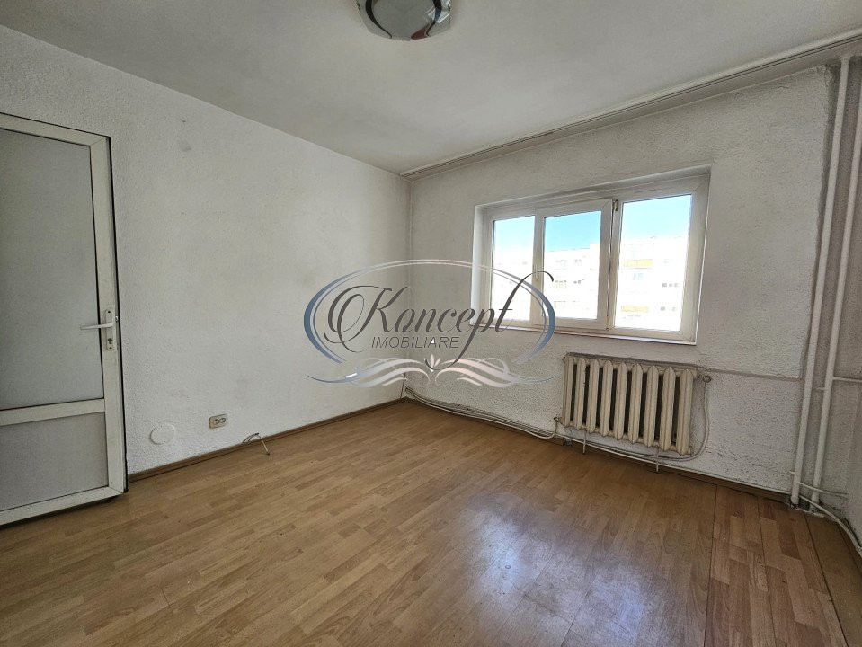 Apartament la etaj intermediar pe strada Fabricii de Zahar