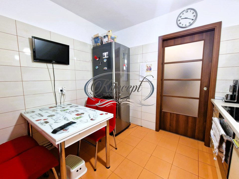 Apartament la etaj intermediar