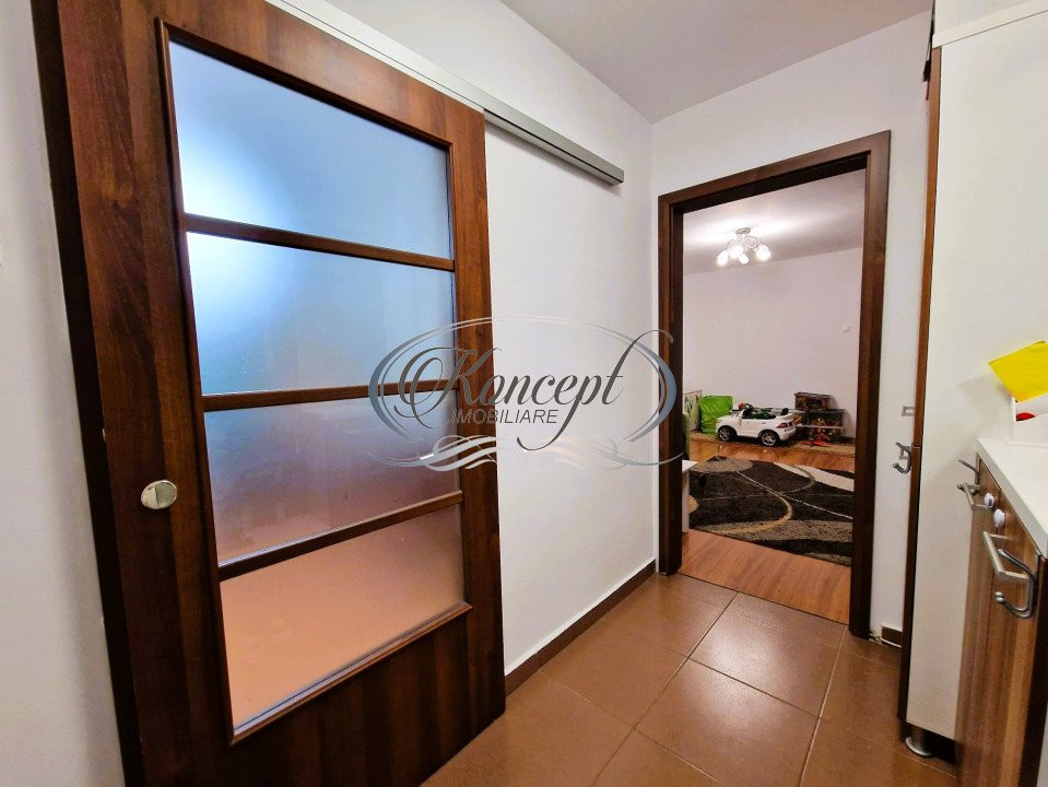 Apartament la etaj intermediar