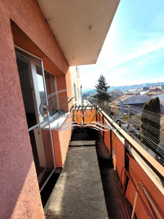 Apartament la etaj intermediar, cu parcare